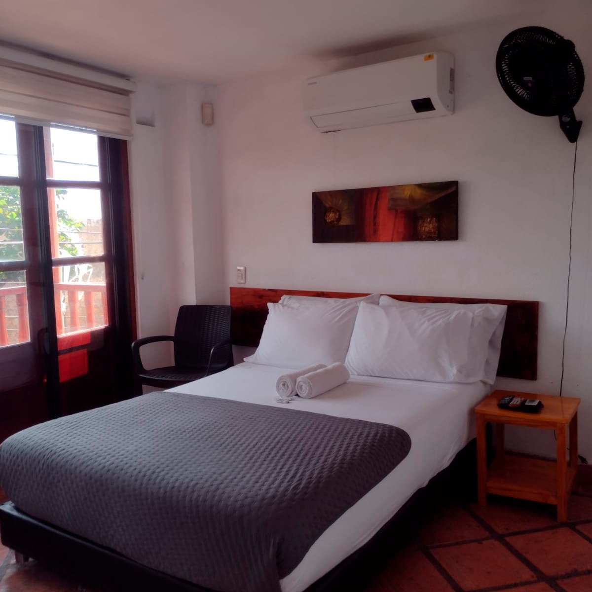 Double Room with Balcony - Photo 11